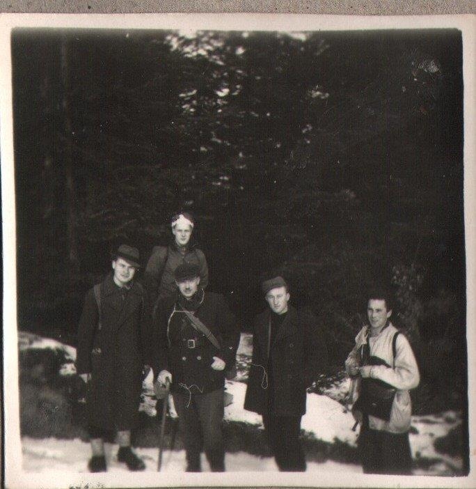 PHOTO: Mjr. Julian Krzewicki with Downed Airmen Winter 1944